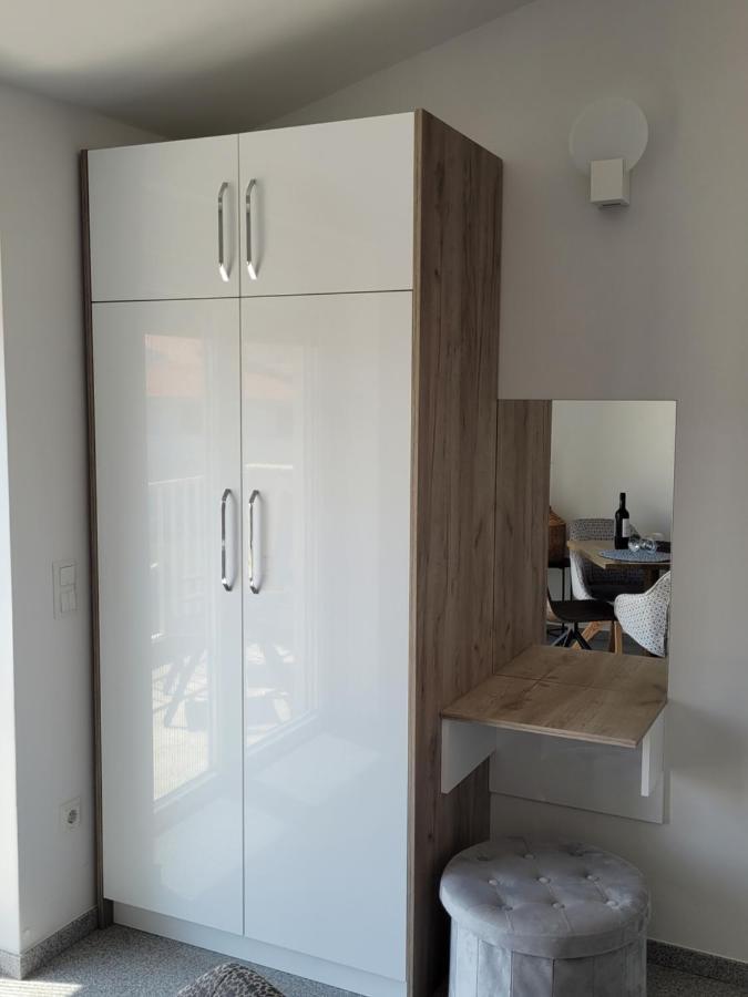 Harizma Apartment พรีมอชเตน ภายนอก รูปภาพ