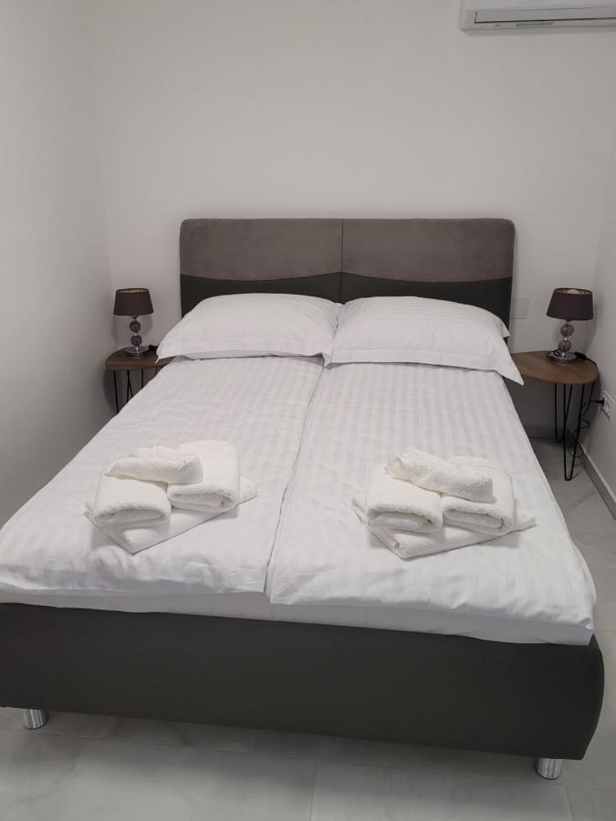 Harizma Apartment พรีมอชเตน ภายนอก รูปภาพ