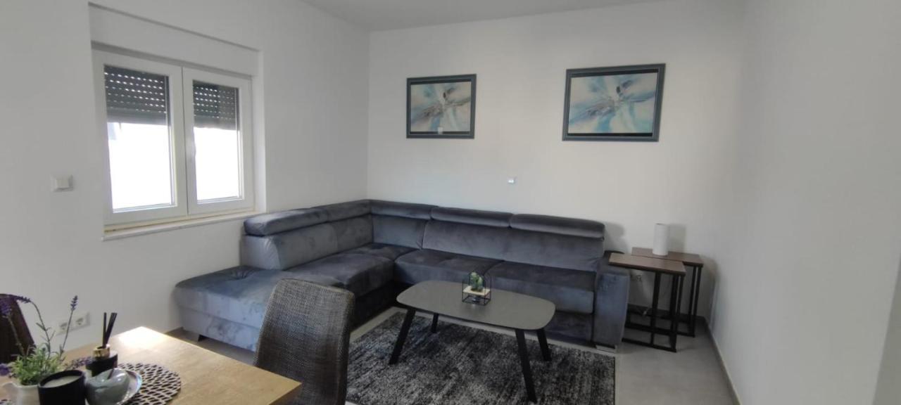 Harizma Apartment พรีมอชเตน ภายนอก รูปภาพ