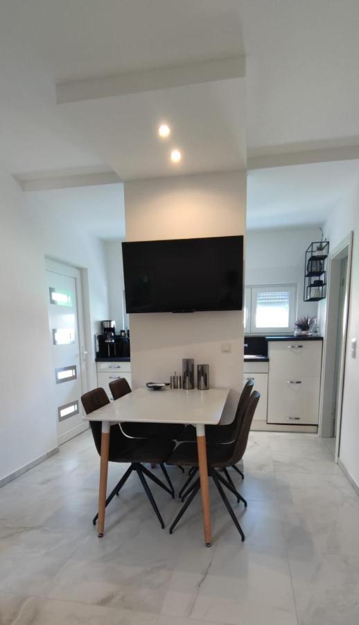 Harizma Apartment พรีมอชเตน ภายนอก รูปภาพ