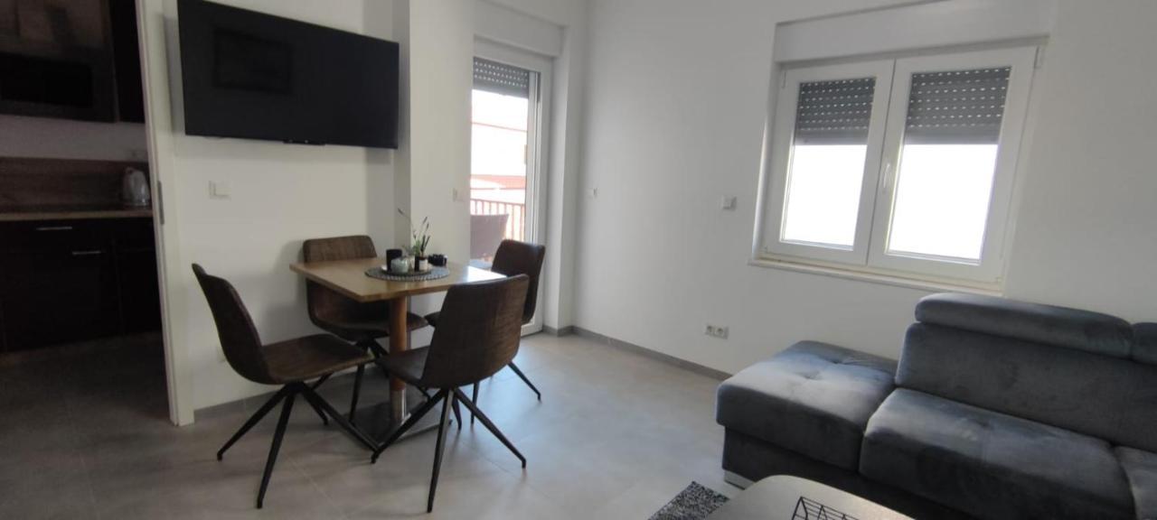 Harizma Apartment พรีมอชเตน ภายนอก รูปภาพ