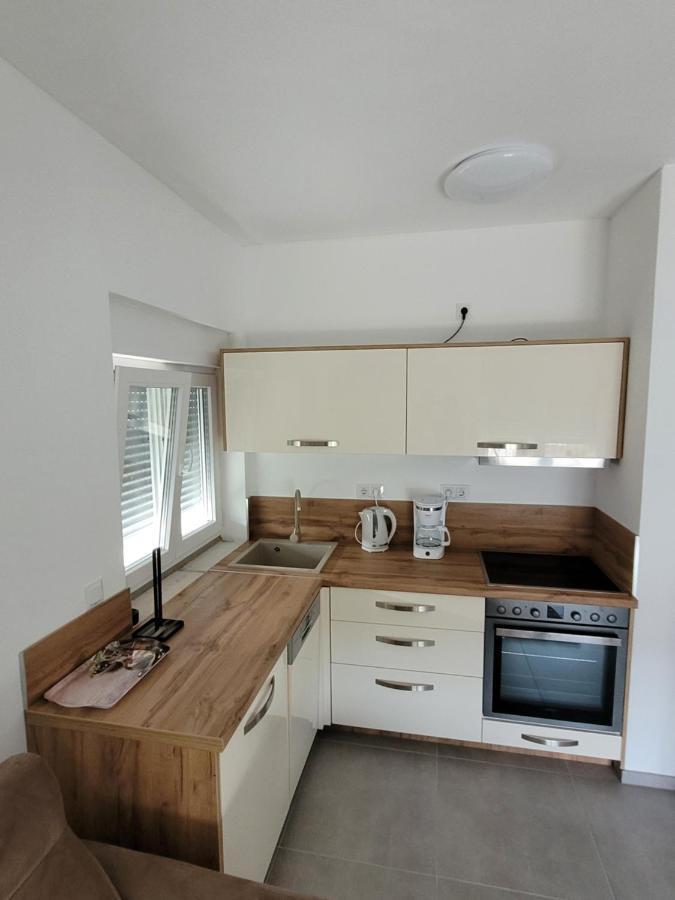 Harizma Apartment พรีมอชเตน ภายนอก รูปภาพ