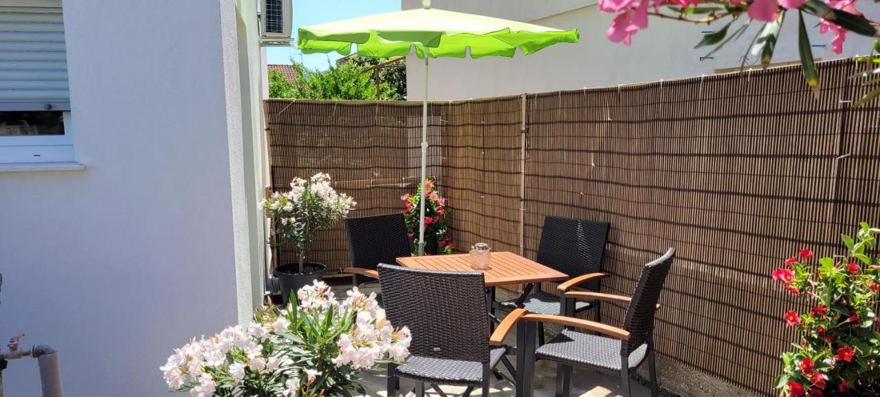 Harizma Apartment พรีมอชเตน ภายนอก รูปภาพ