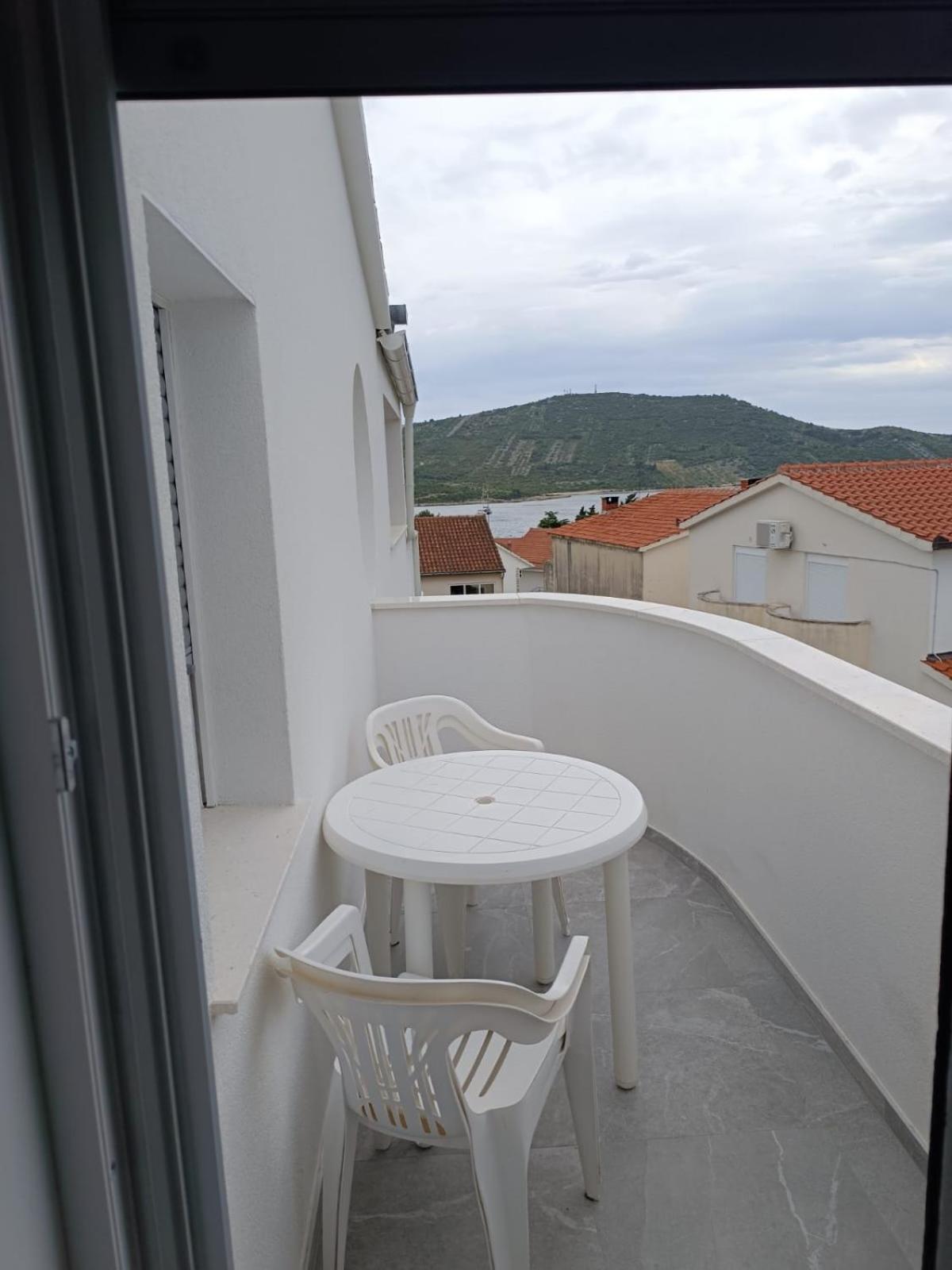 Harizma Apartment พรีมอชเตน ภายนอก รูปภาพ