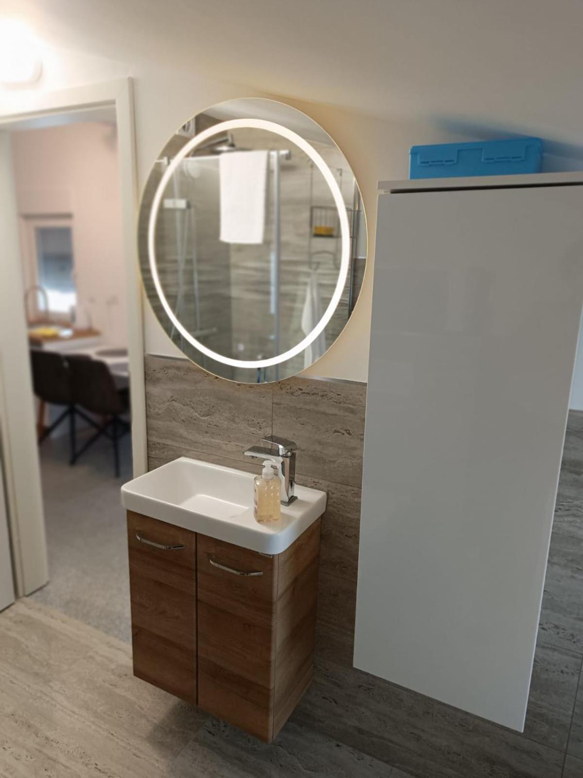 Harizma Apartment พรีมอชเตน ภายนอก รูปภาพ