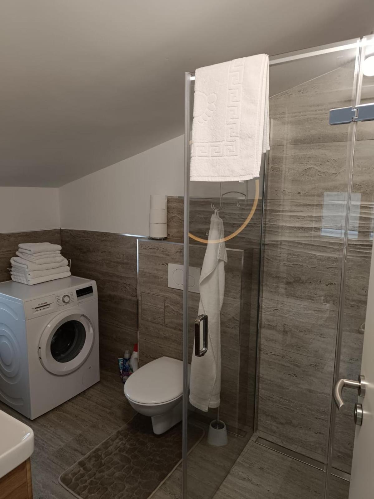Harizma Apartment พรีมอชเตน ภายนอก รูปภาพ