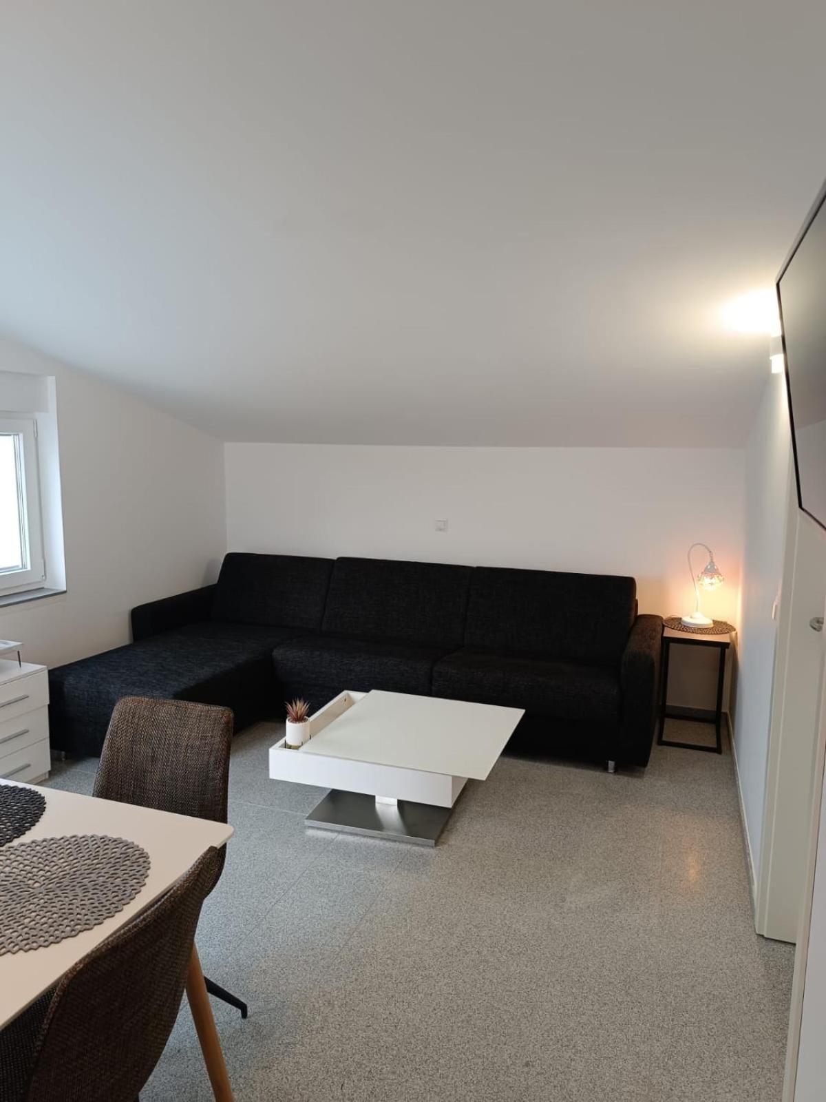 Harizma Apartment พรีมอชเตน ห้อง รูปภาพ